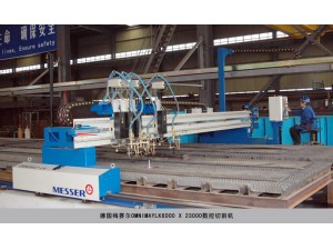 起重機(jī)械生產(chǎn)設(shè)備數(shù)控切割車間。