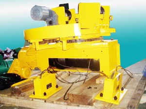 三級(jí)絕緣，360度旋轉(zhuǎn)，起重量40t-5t。
