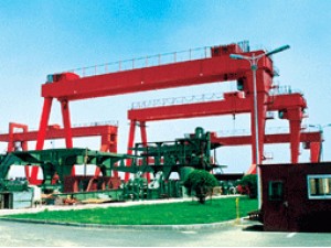 適應(yīng)露天貨場(chǎng)、造船廠、水電站等場(chǎng)所貨物的起吊。